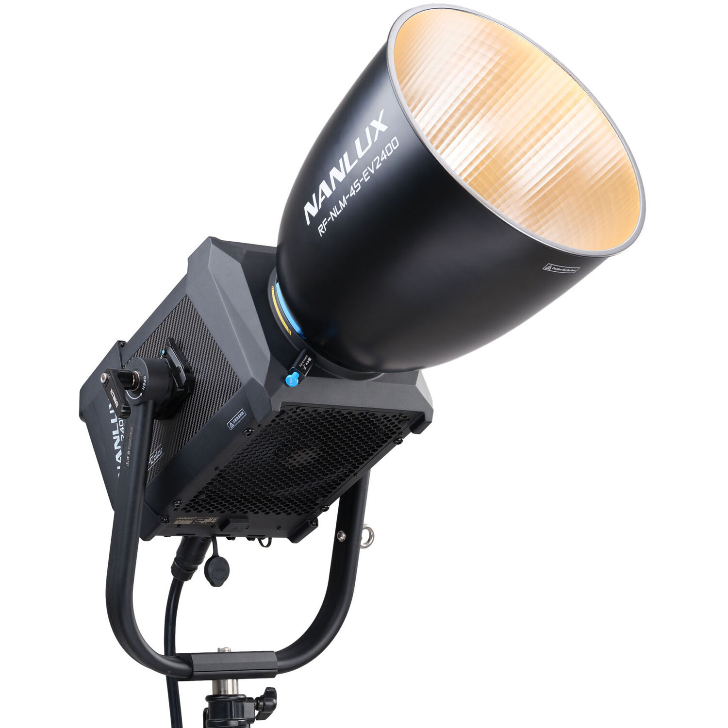 NANLUX-Evoke-2400B-Bi-color-Spot-Light-with-Reflector-45°-in-Flight-case-2